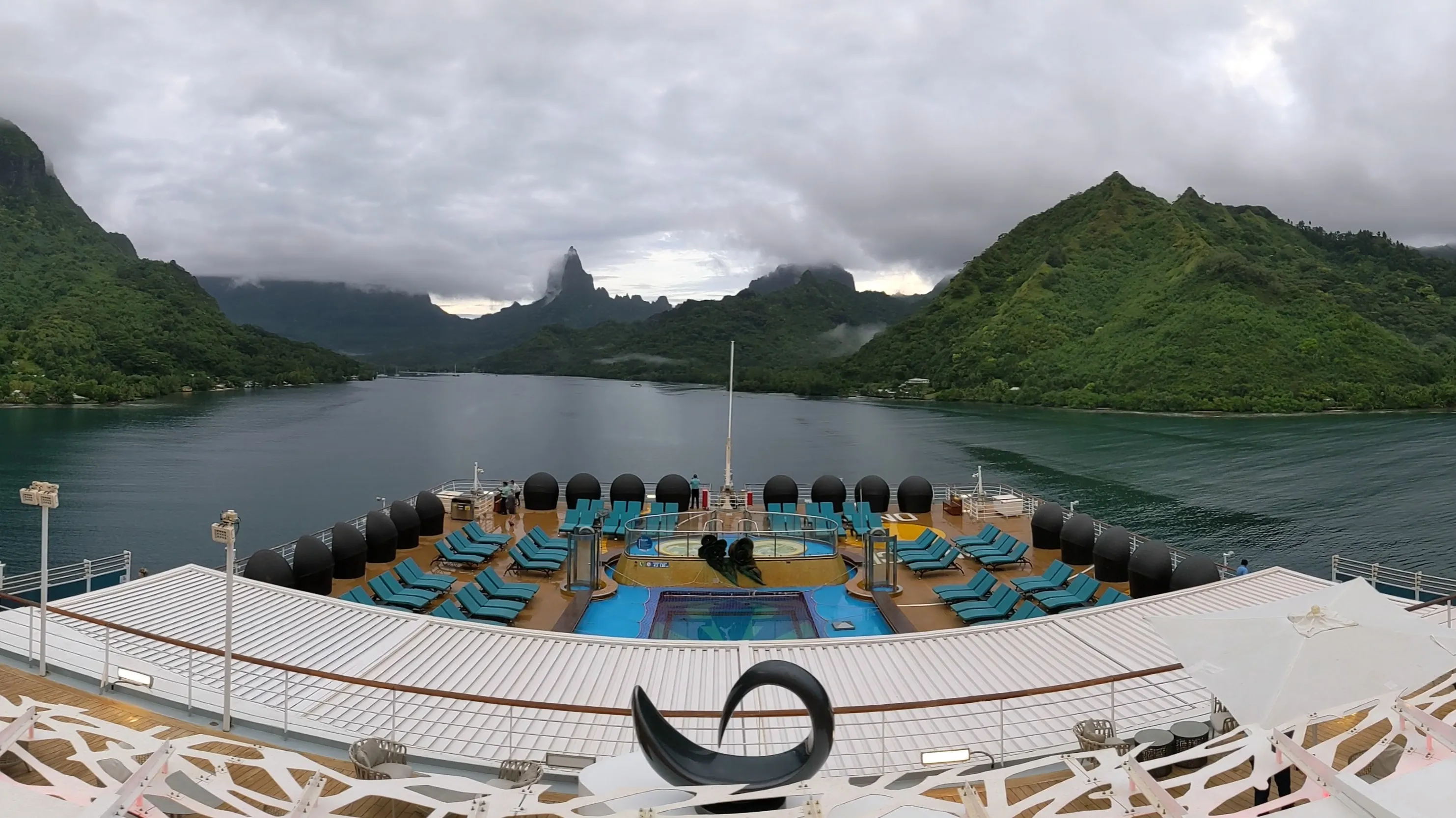 Cruise ship arriving in Moorea